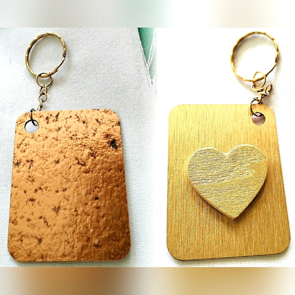NEW Handmade Keychain Bag Tag! Copper Muro2. Gold Wooden Heart. Unisex.